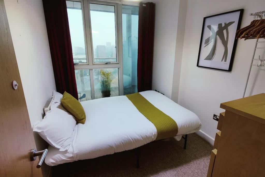 Custom House Apartments London Bagian luar foto