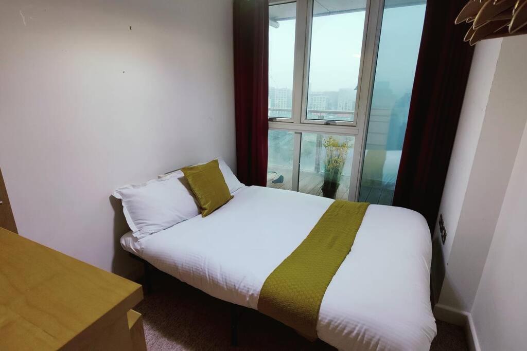 Custom House Apartments London Bagian luar foto