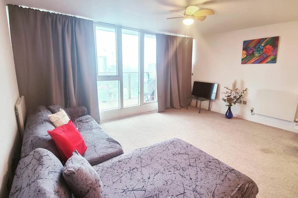 Custom House Apartments London Bagian luar foto